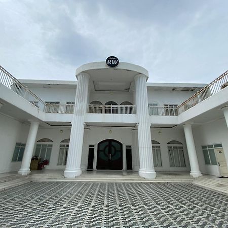 Griya Rw Family Guest House Redpartner Solo Dış mekan fotoğraf