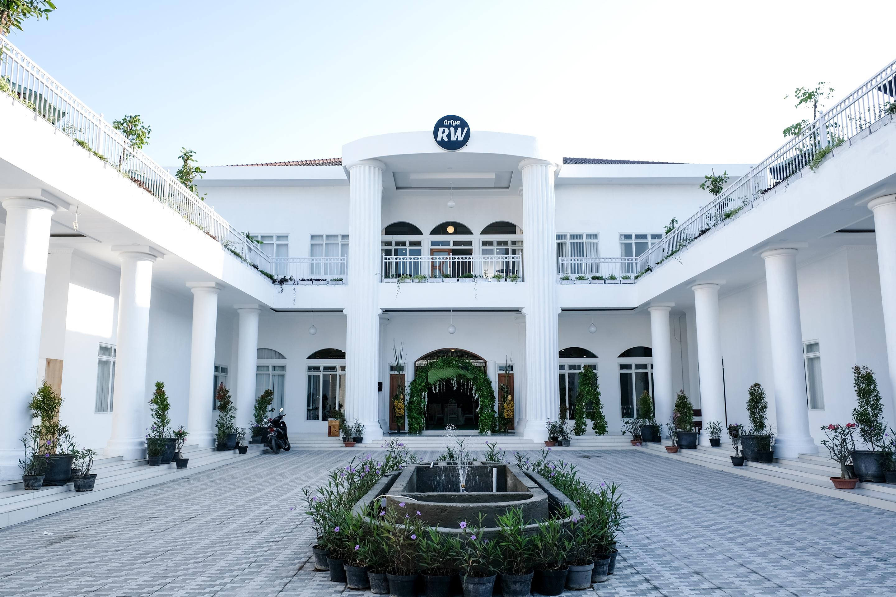 Griya Rw Family Guest House Redpartner Solo Dış mekan fotoğraf
