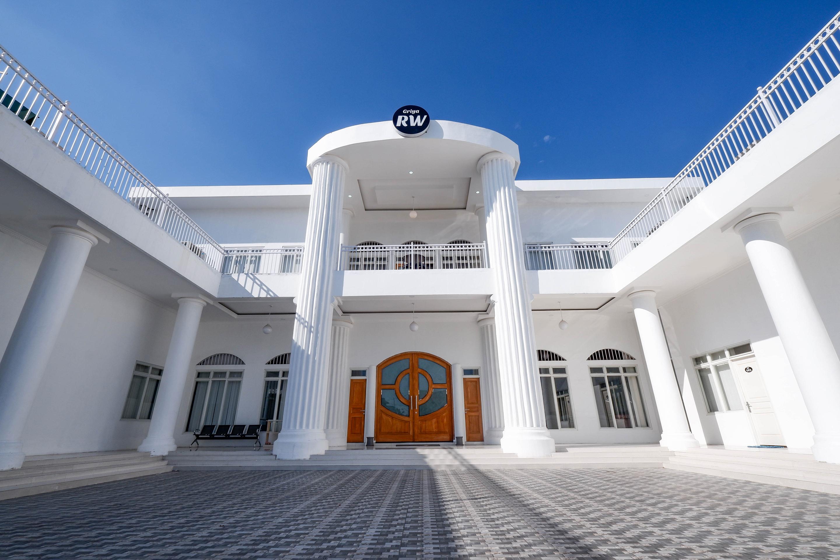 Griya Rw Family Guest House Redpartner Solo Dış mekan fotoğraf