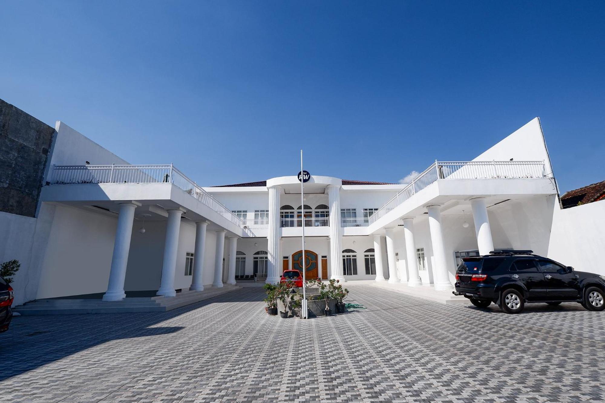 Griya Rw Family Guest House Redpartner Solo Dış mekan fotoğraf