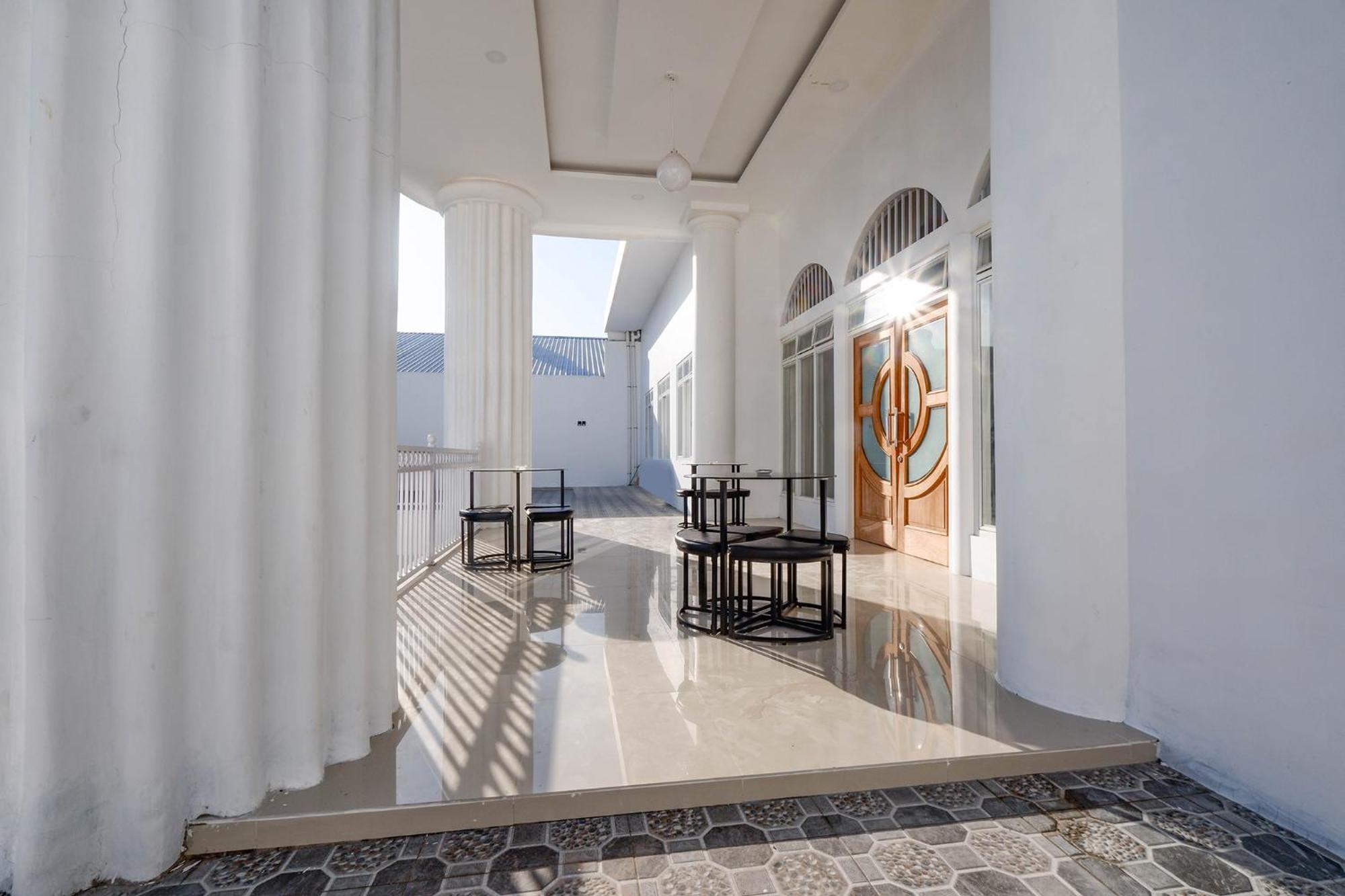 Griya Rw Family Guest House Redpartner Solo Dış mekan fotoğraf
