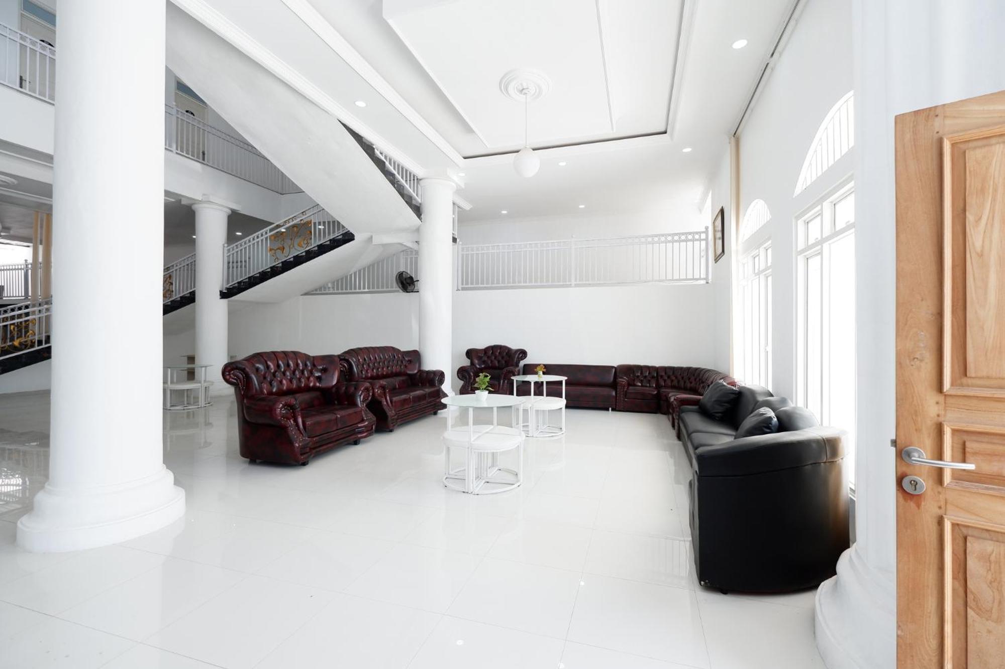 Griya Rw Family Guest House Redpartner Solo Dış mekan fotoğraf