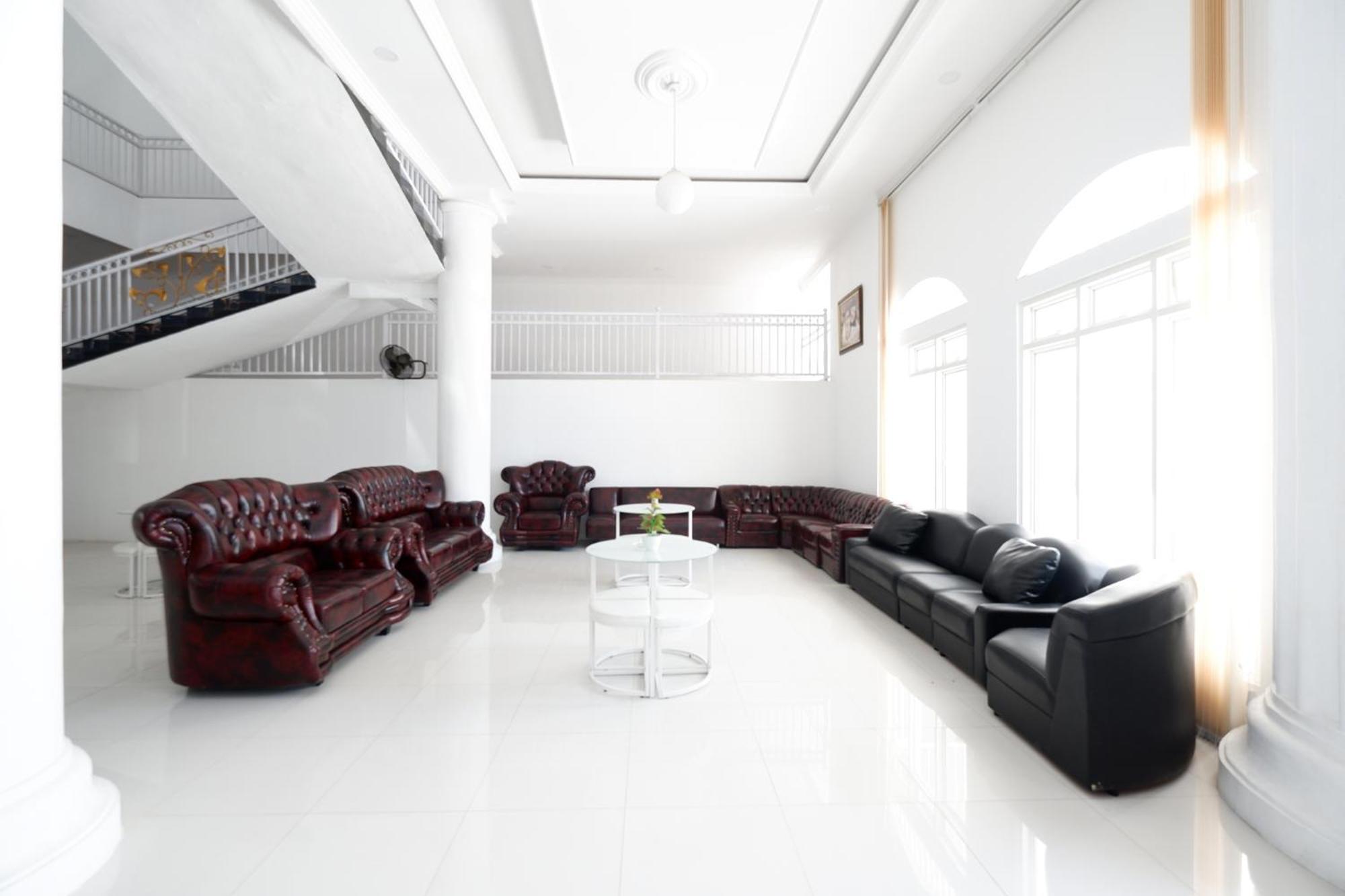 Griya Rw Family Guest House Redpartner Solo Dış mekan fotoğraf