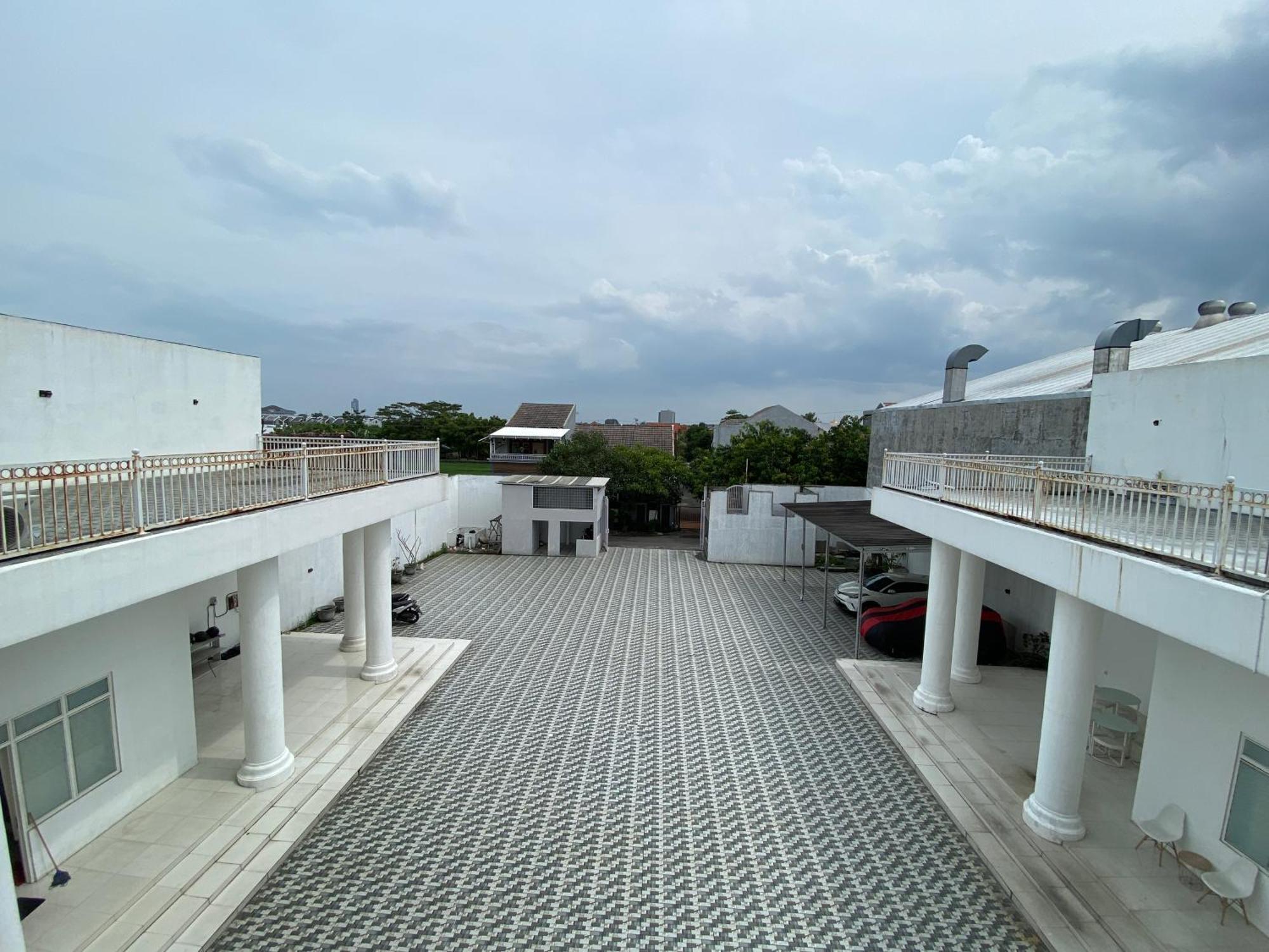 Griya Rw Family Guest House Redpartner Solo Dış mekan fotoğraf