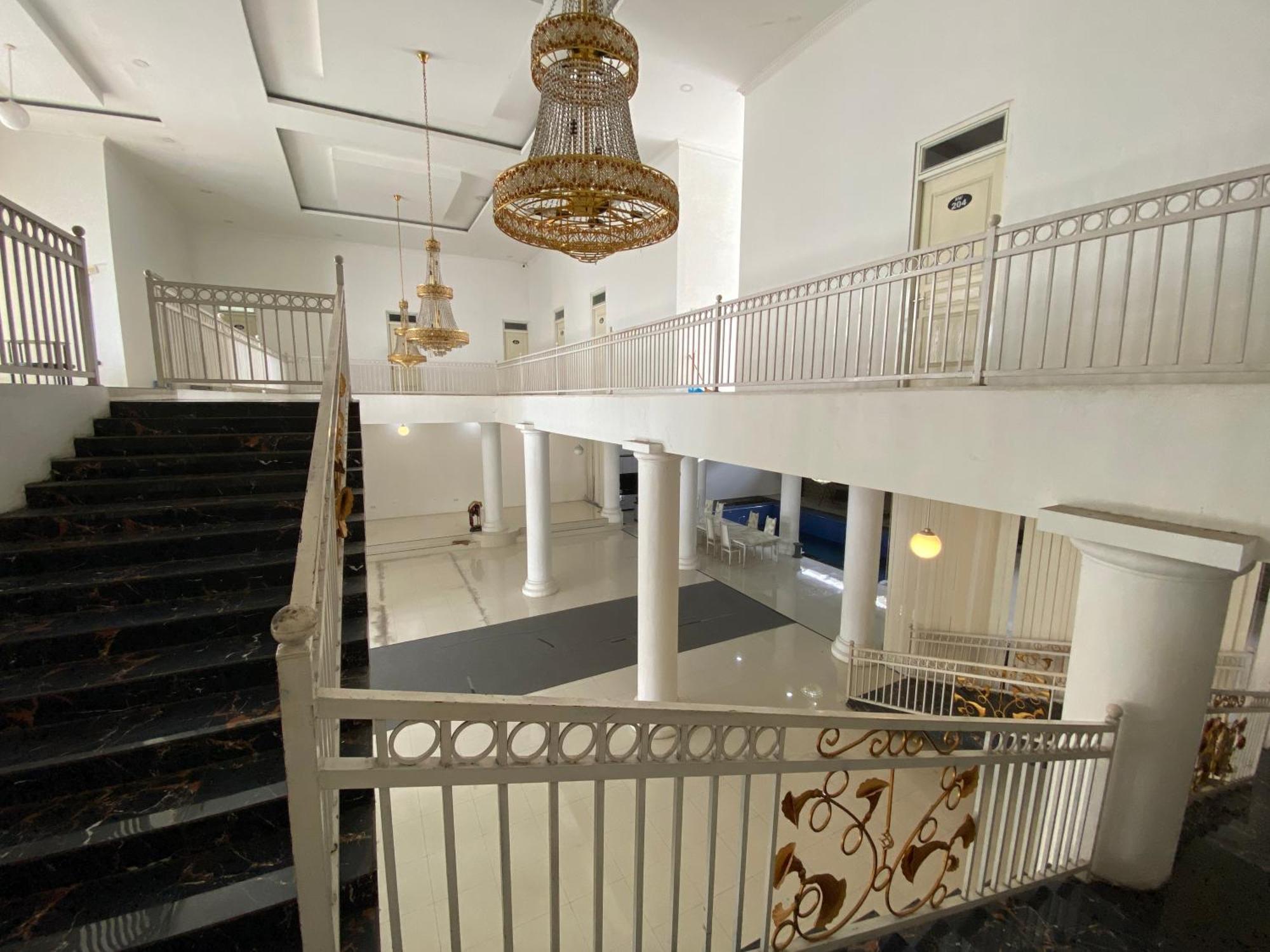 Griya Rw Family Guest House Redpartner Solo Dış mekan fotoğraf