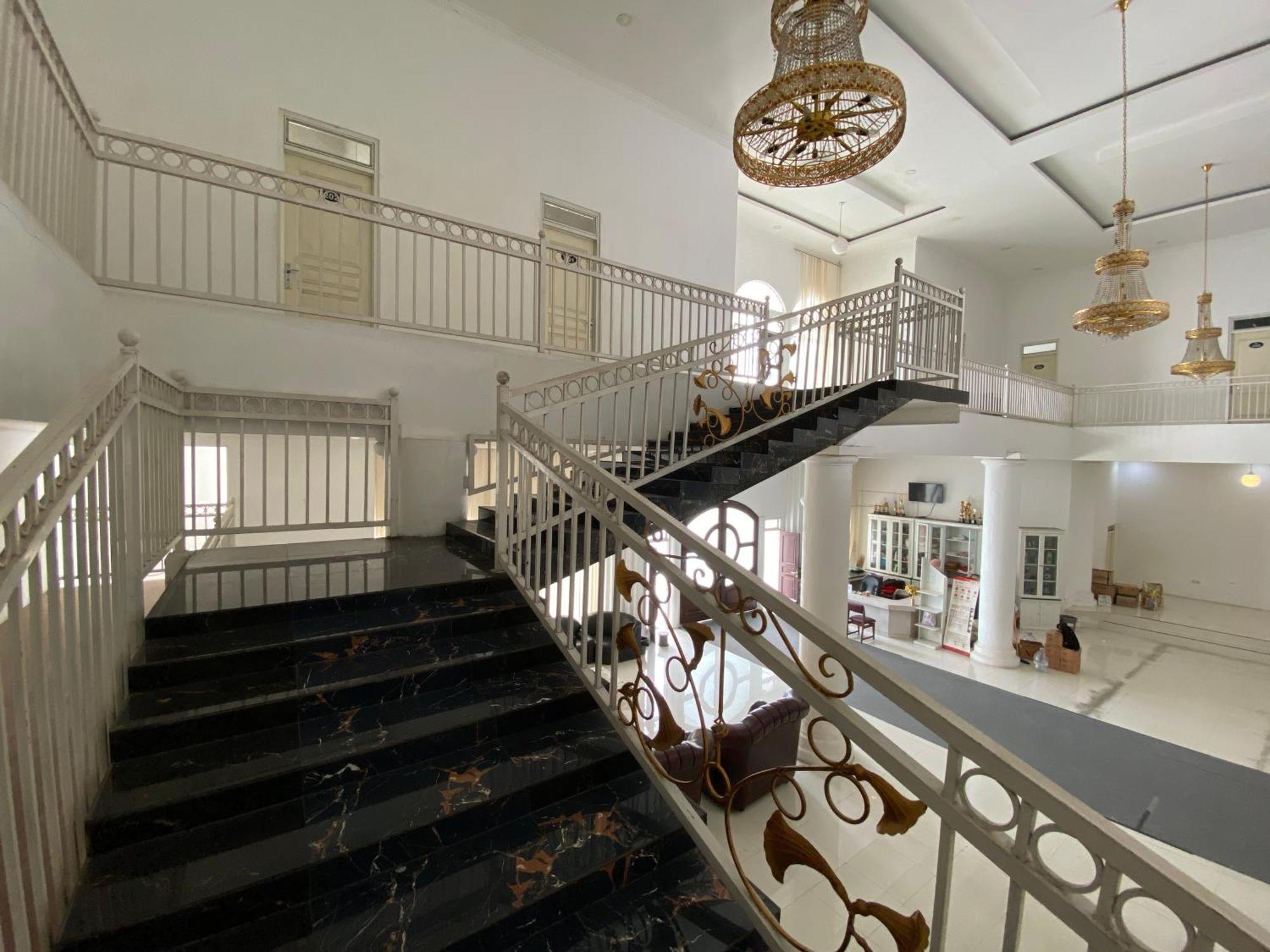 Griya Rw Family Guest House Redpartner Solo Dış mekan fotoğraf