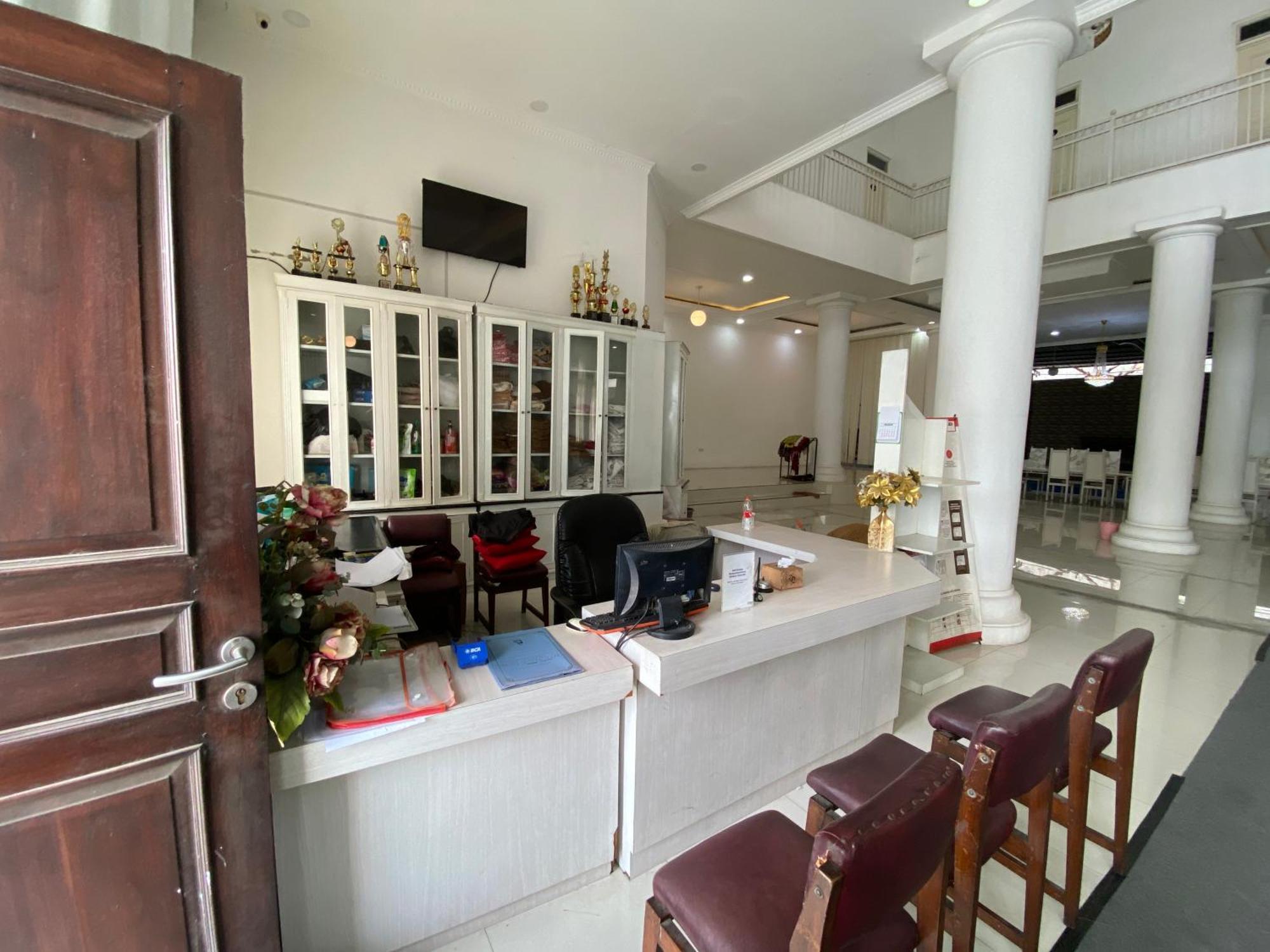 Griya Rw Family Guest House Redpartner Solo Dış mekan fotoğraf