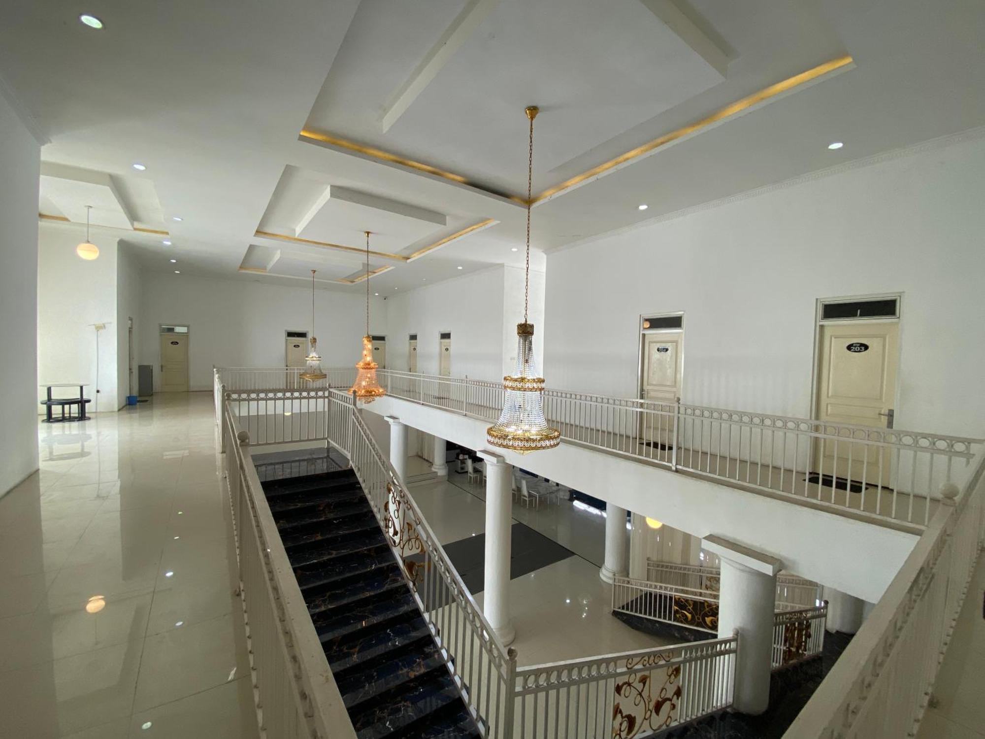 Griya Rw Family Guest House Redpartner Solo Dış mekan fotoğraf