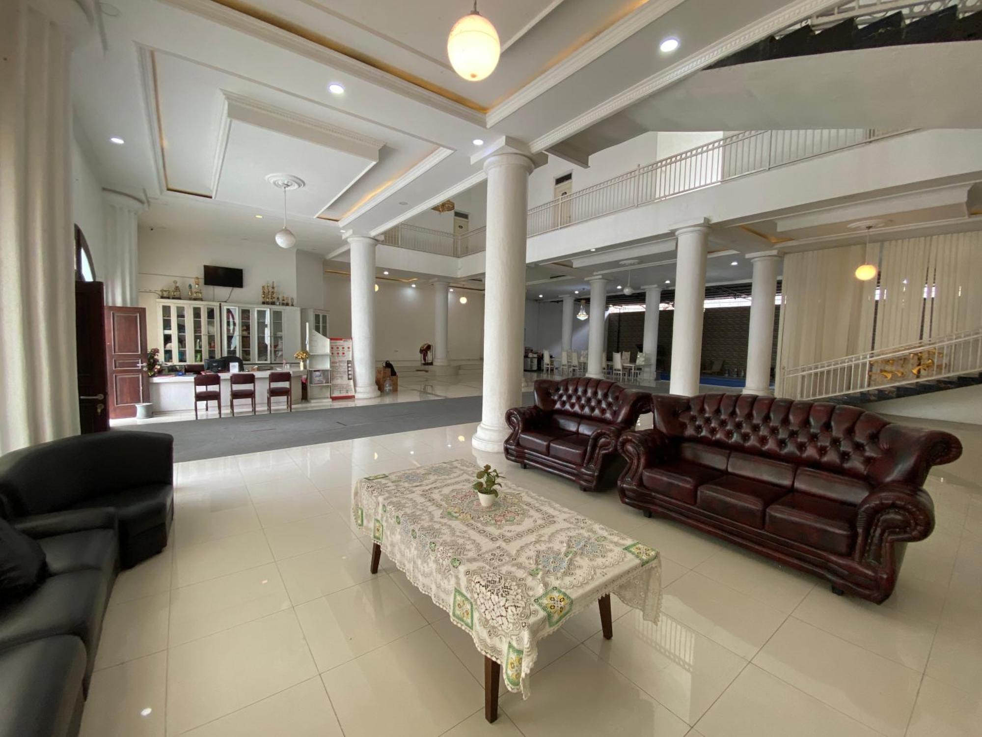 Griya Rw Family Guest House Redpartner Solo Dış mekan fotoğraf