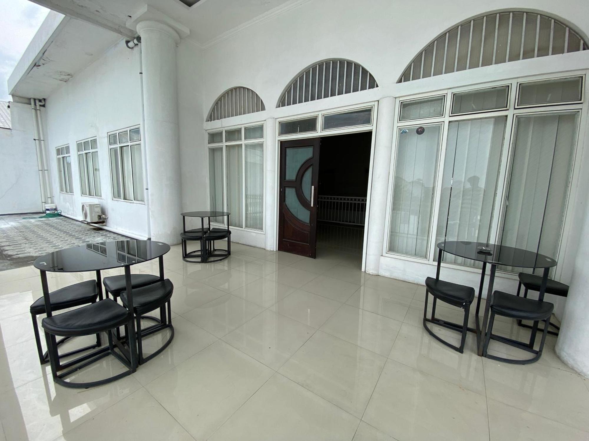 Griya Rw Family Guest House Redpartner Solo Dış mekan fotoğraf
