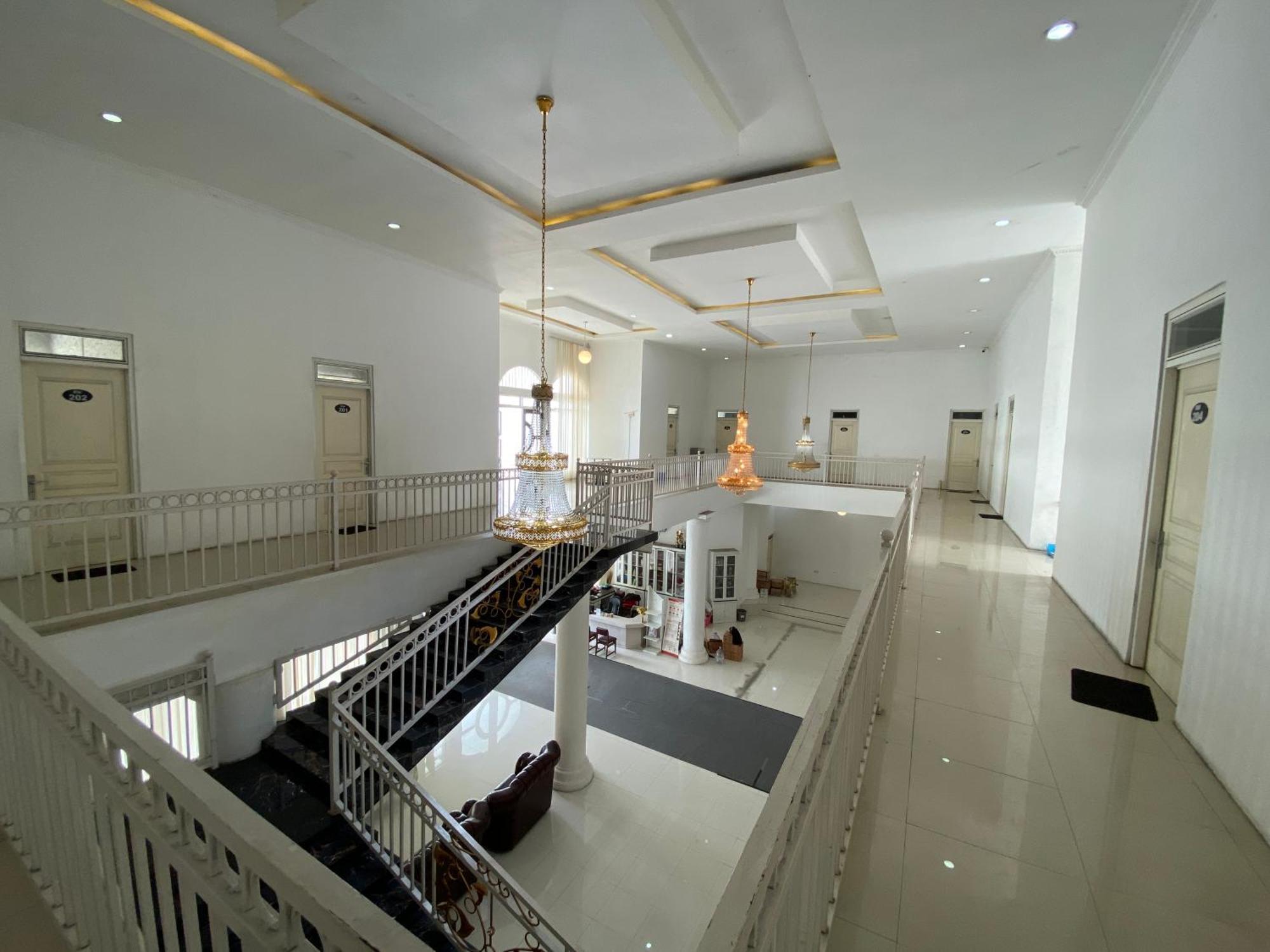 Griya Rw Family Guest House Redpartner Solo Dış mekan fotoğraf