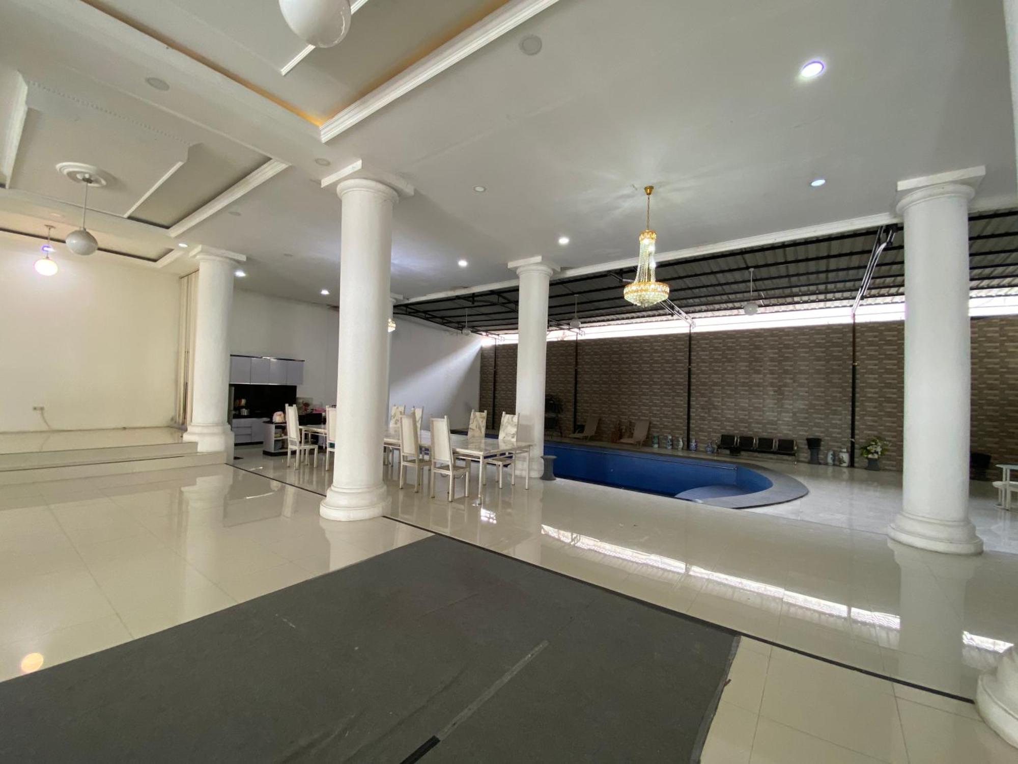Griya Rw Family Guest House Redpartner Solo Dış mekan fotoğraf