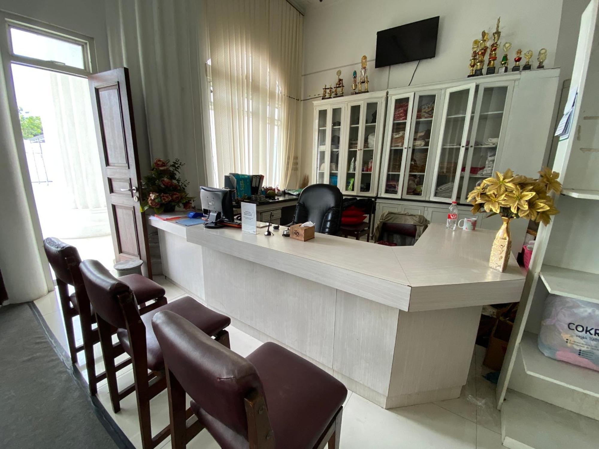 Griya Rw Family Guest House Redpartner Solo Dış mekan fotoğraf