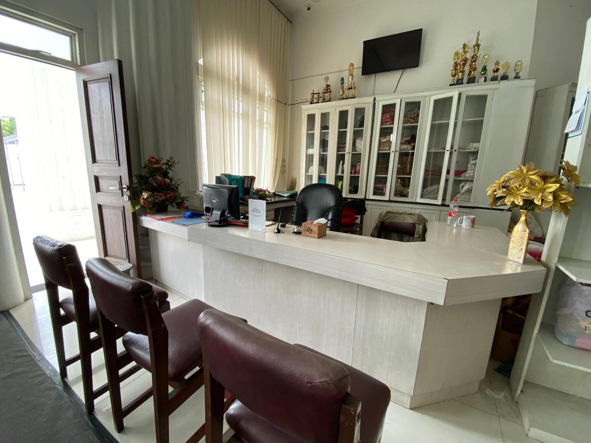 Griya Rw Family Guest House Redpartner Solo Dış mekan fotoğraf