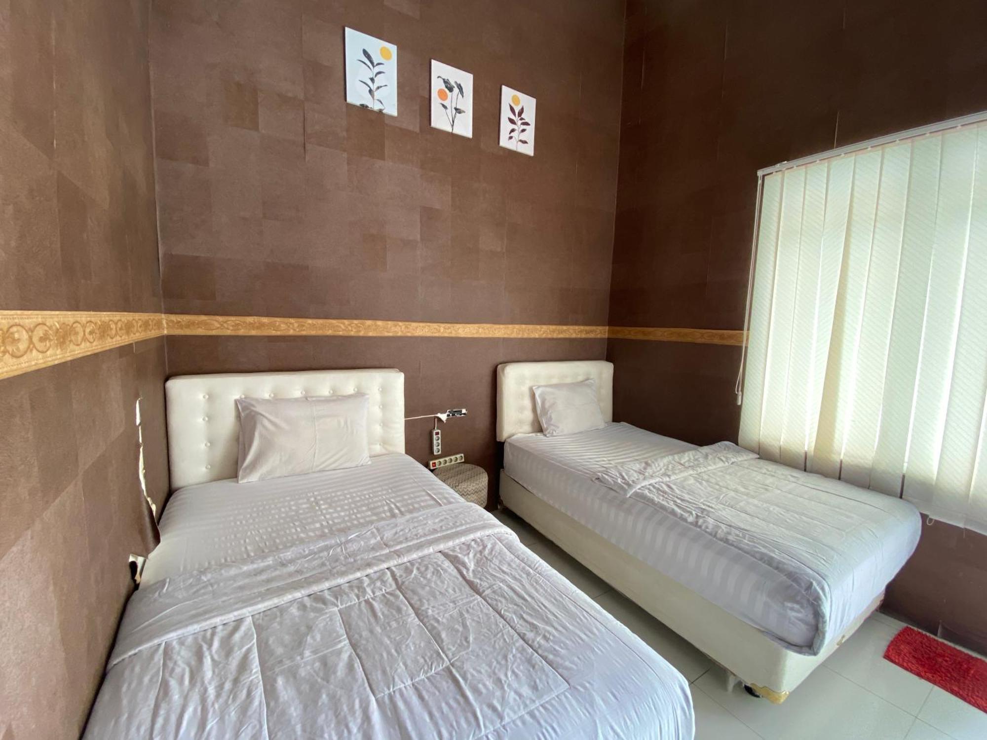 Griya Rw Family Guest House Redpartner Solo Dış mekan fotoğraf