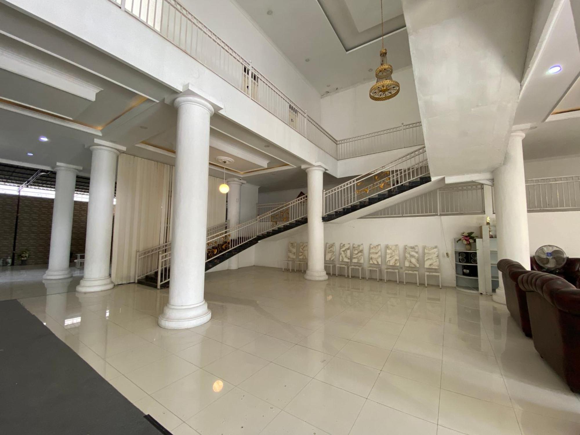 Griya Rw Family Guest House Redpartner Solo Dış mekan fotoğraf
