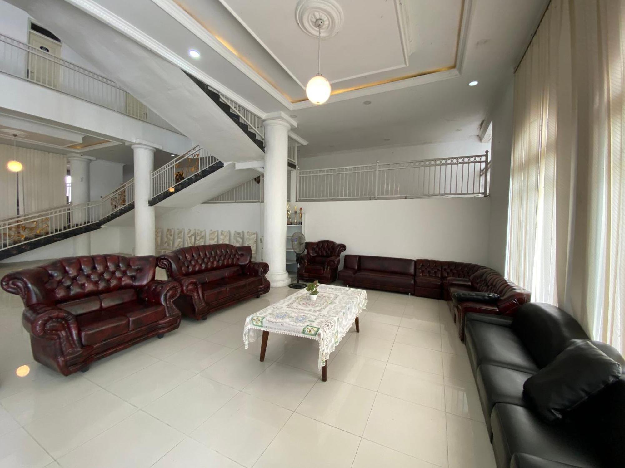 Griya Rw Family Guest House Redpartner Solo Dış mekan fotoğraf