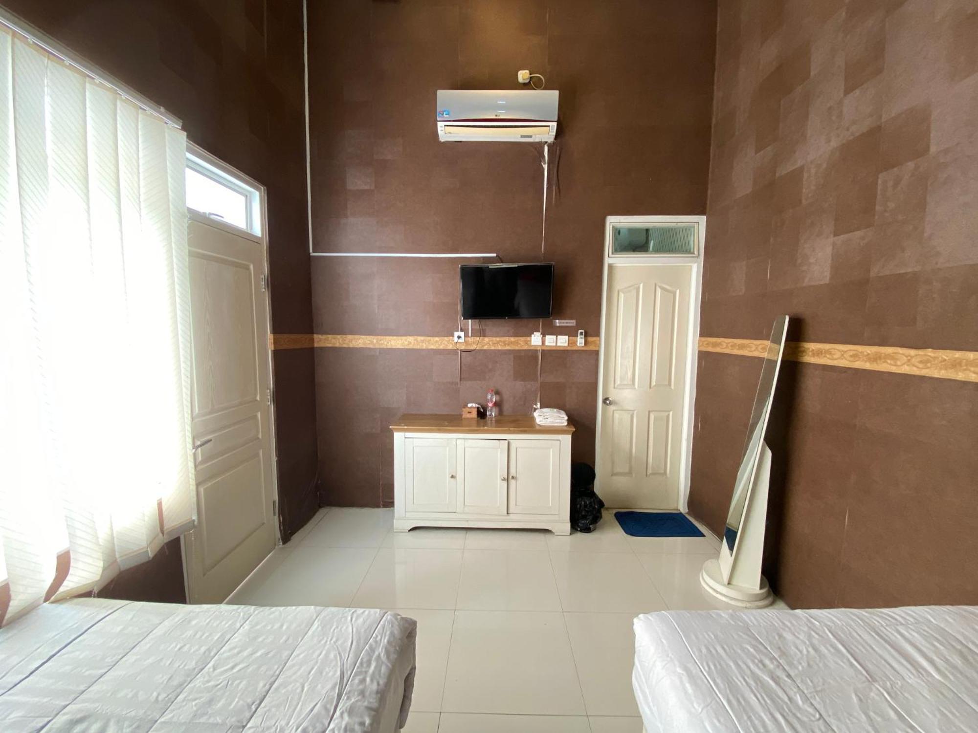 Griya Rw Family Guest House Redpartner Solo Dış mekan fotoğraf