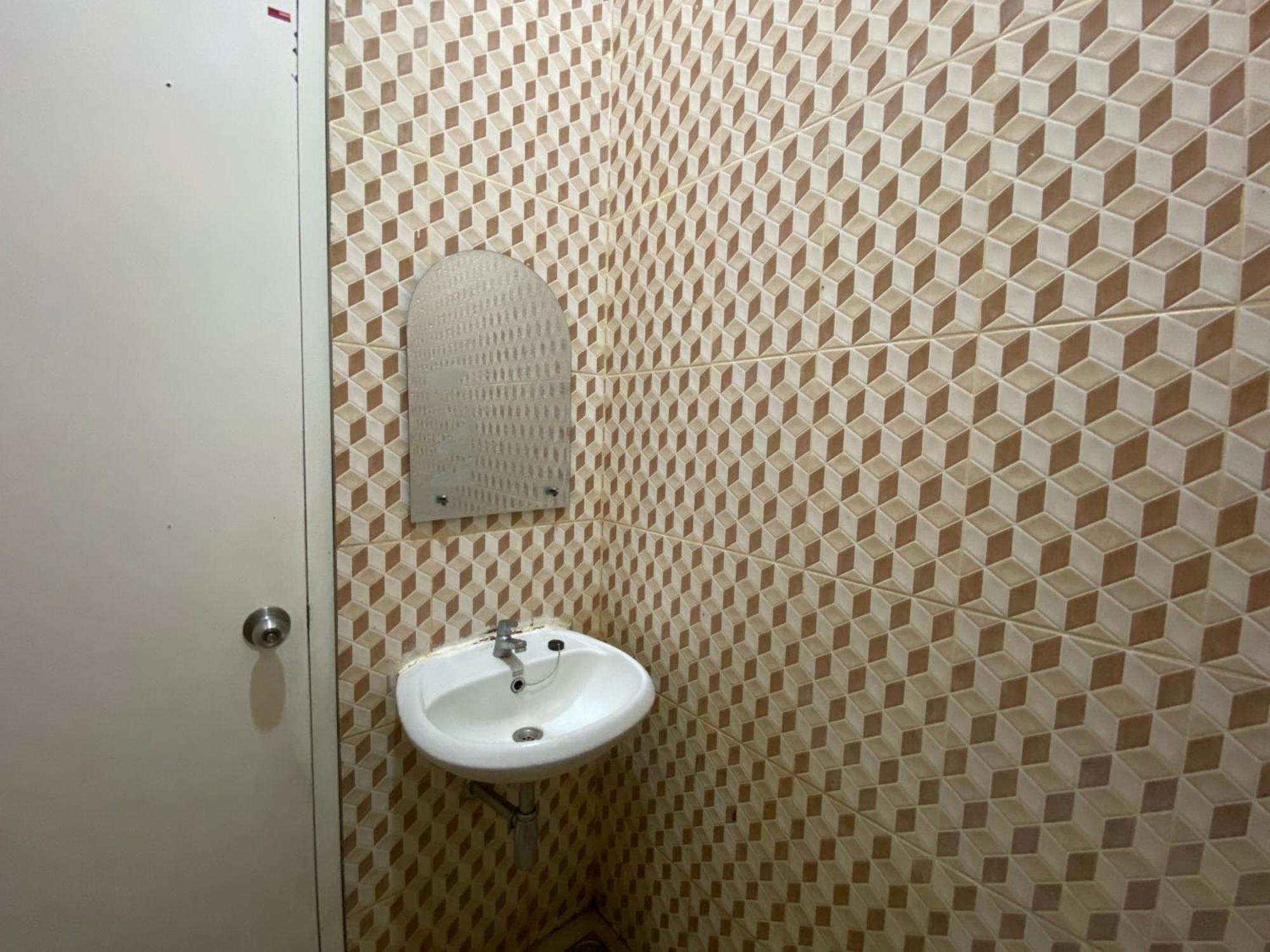 Griya Rw Family Guest House Redpartner Solo Dış mekan fotoğraf